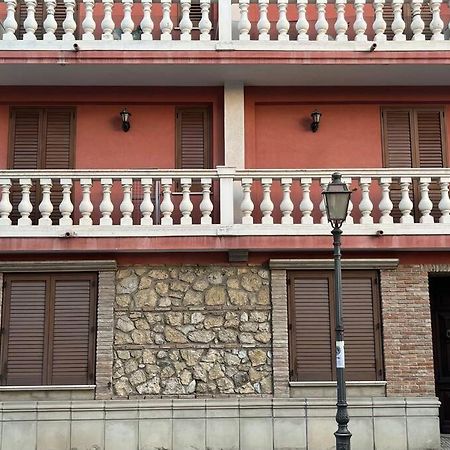 Casa Vacanza Donna Laura Barcellona-Pozzo di Gotto Ngoại thất bức ảnh