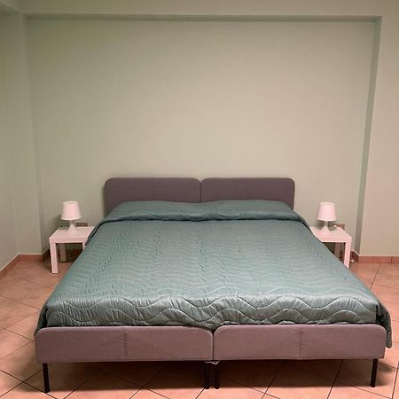 Casa Vacanza Donna Laura Barcellona-Pozzo di Gotto Ngoại thất bức ảnh