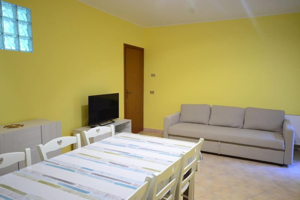 Casa Vacanza Donna Laura Barcellona-Pozzo di Gotto Ngoại thất bức ảnh
