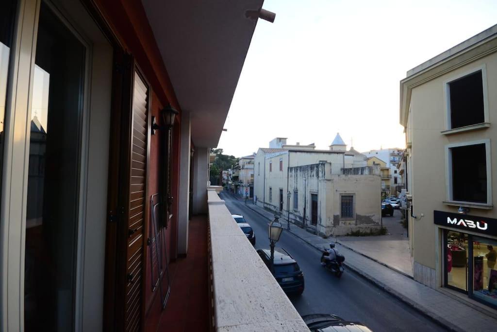 Casa Vacanza Donna Laura Barcellona-Pozzo di Gotto Ngoại thất bức ảnh