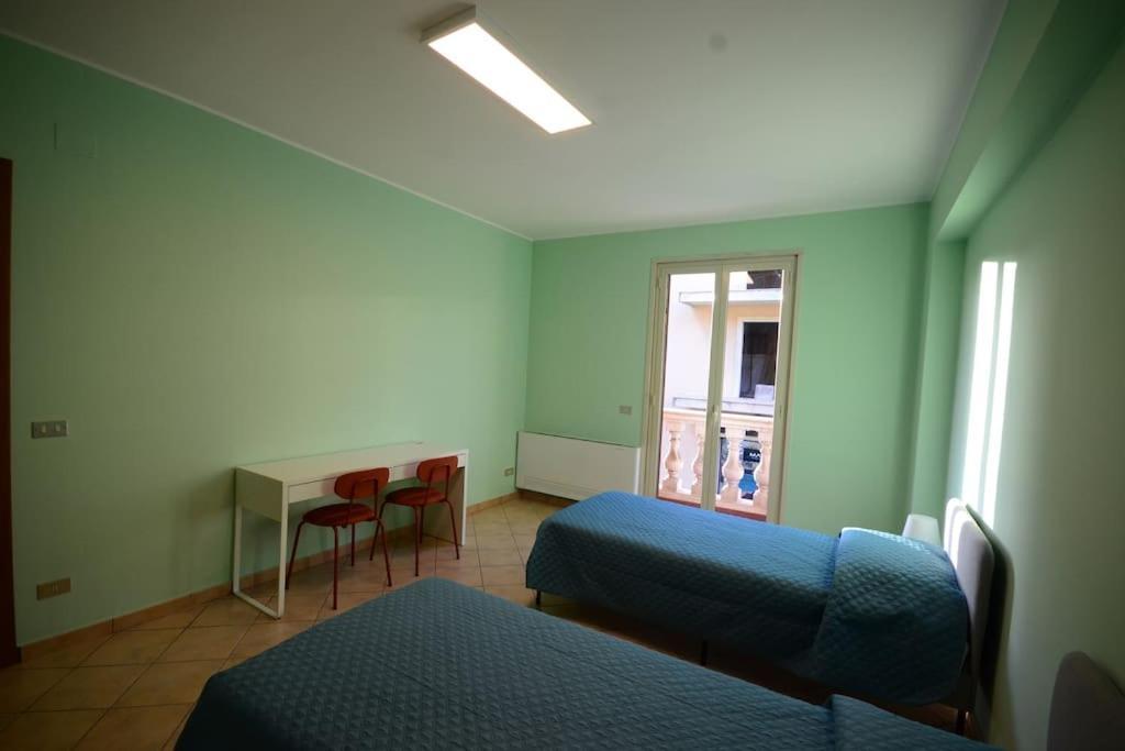 Casa Vacanza Donna Laura Barcellona-Pozzo di Gotto Ngoại thất bức ảnh