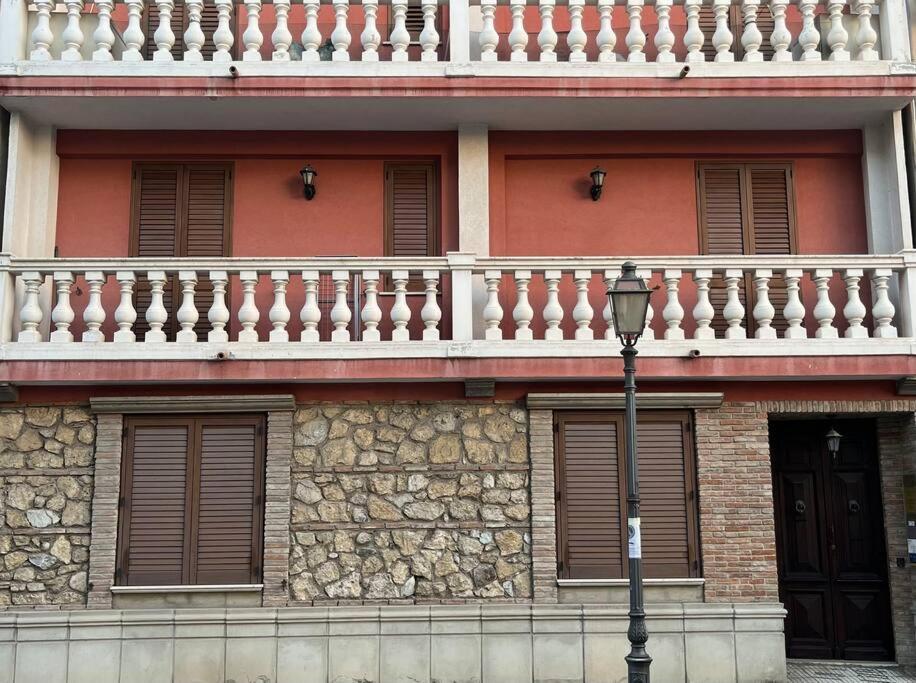 Casa Vacanza Donna Laura Barcellona-Pozzo di Gotto Ngoại thất bức ảnh