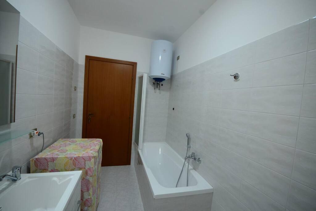 Casa Vacanza Donna Laura Barcellona-Pozzo di Gotto Ngoại thất bức ảnh