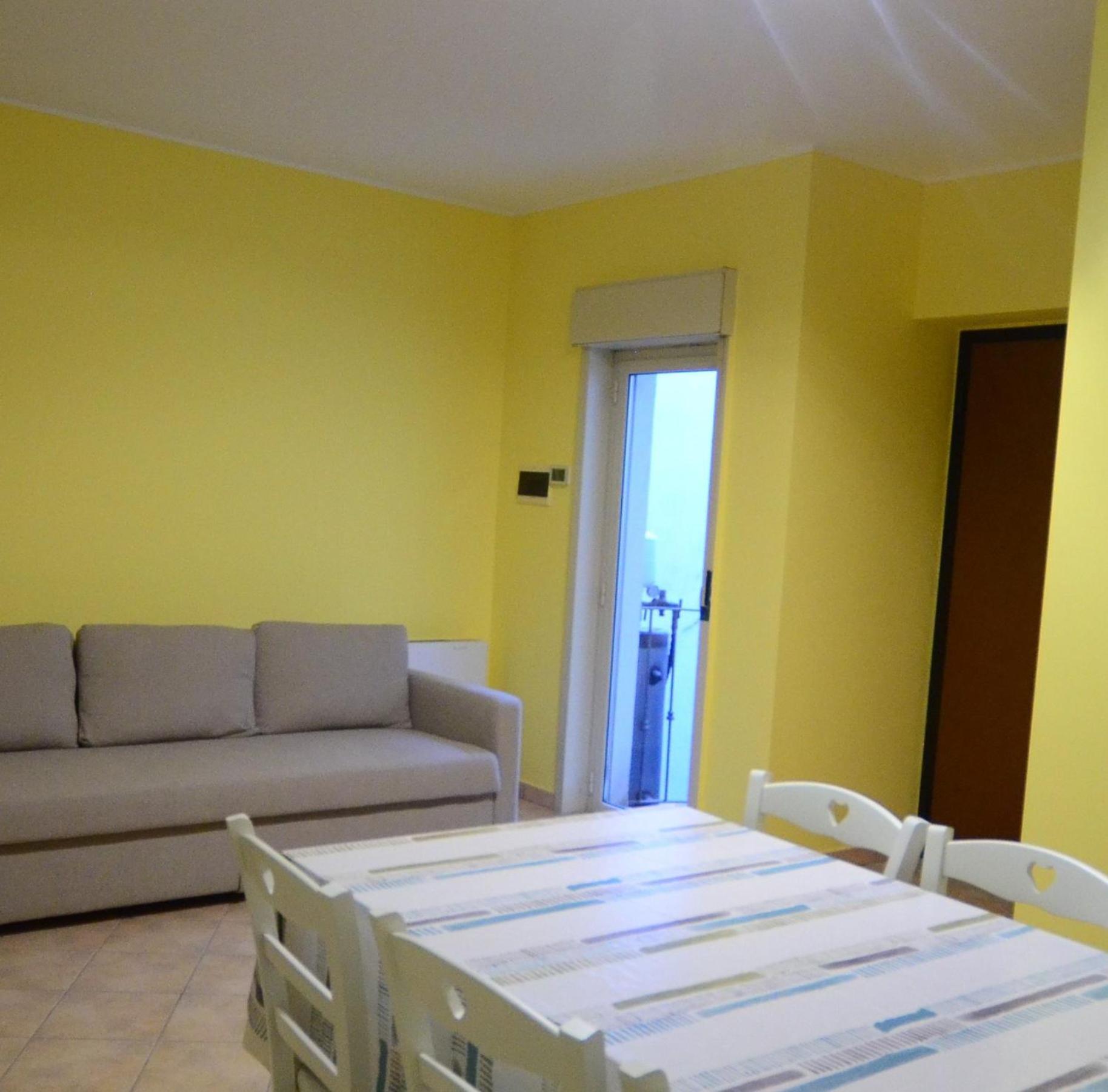 Casa Vacanza Donna Laura Barcellona-Pozzo di Gotto Ngoại thất bức ảnh